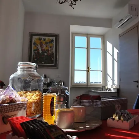 بيت ضيافة Casale Appio 2*
