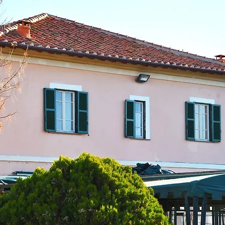 Casale Appio 2* روما