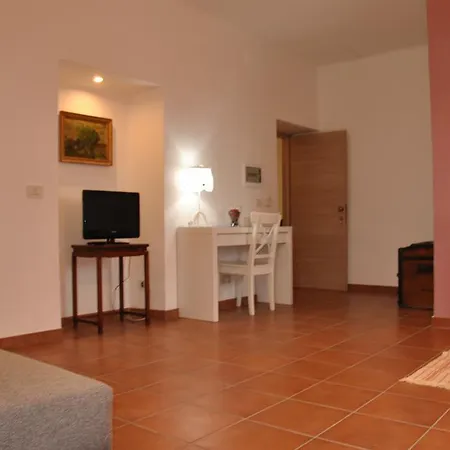 Casale Appio 2* روما