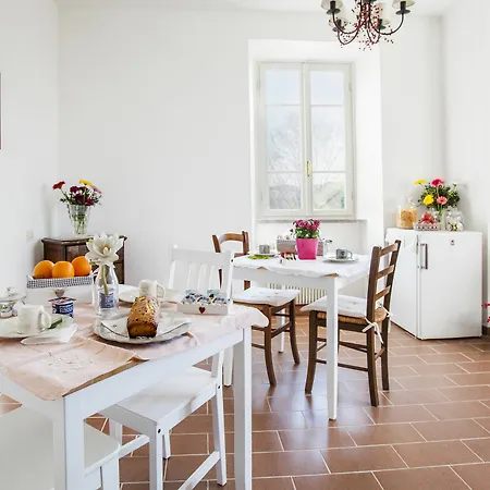 بيت ضيافة Casale Appio 2*