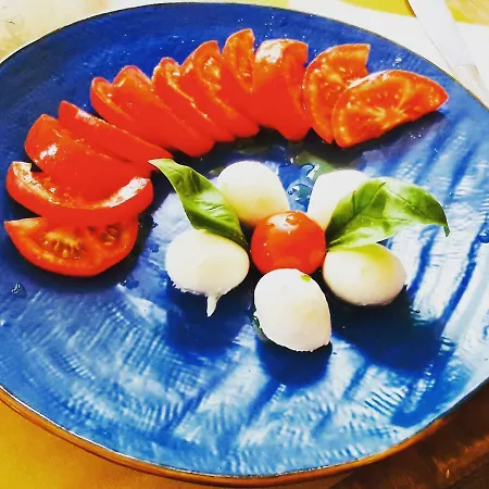 بيت ضيافة Casale Appio 2*